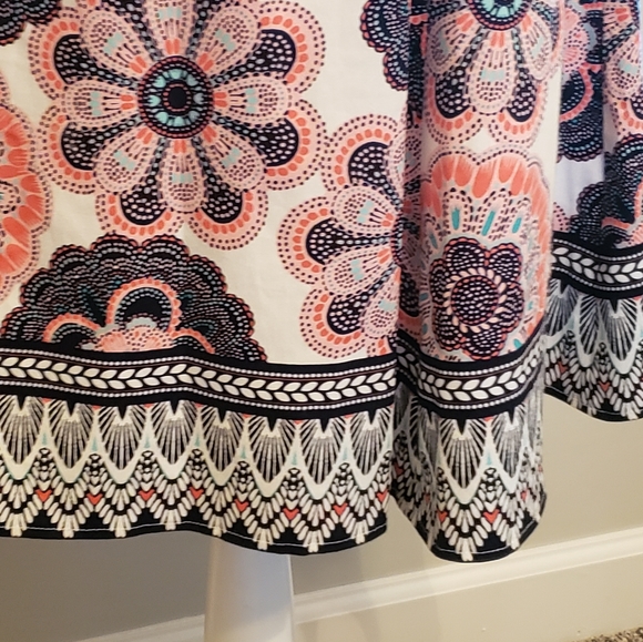 Beautiful Liz Claiborne dreas - Picture 5 of 14